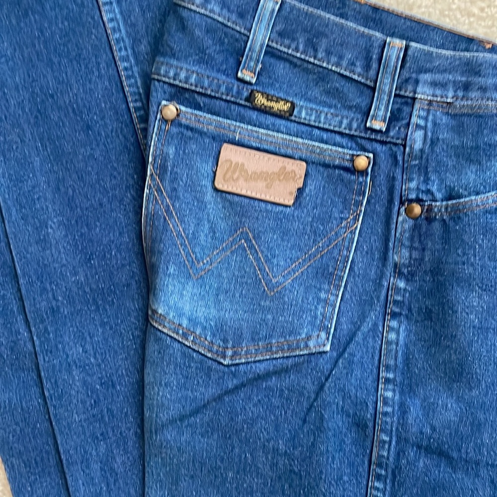 Men’s Wrangler Jean - Picture 2 of 4